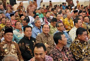 Bupati H.Mursini Ikuti Rapat Kerja Bersama Presiden RI Joko Widodo